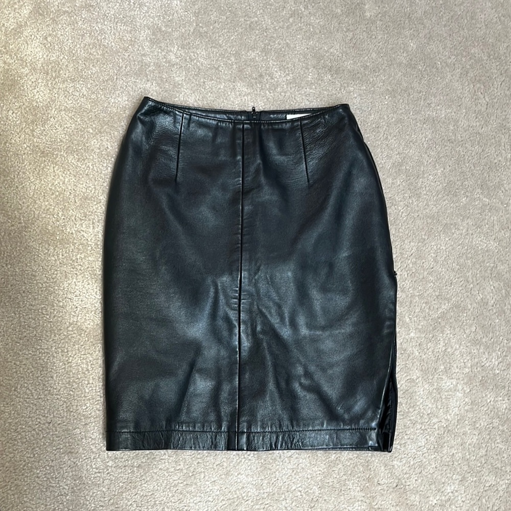 Hugo Buscati collection leather black skirt, size 4, good condition